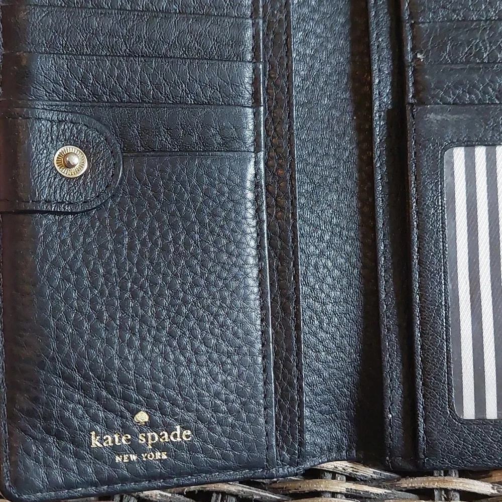 Kate Spade Leather Wallet *Final Price* - Picture 4 of 16